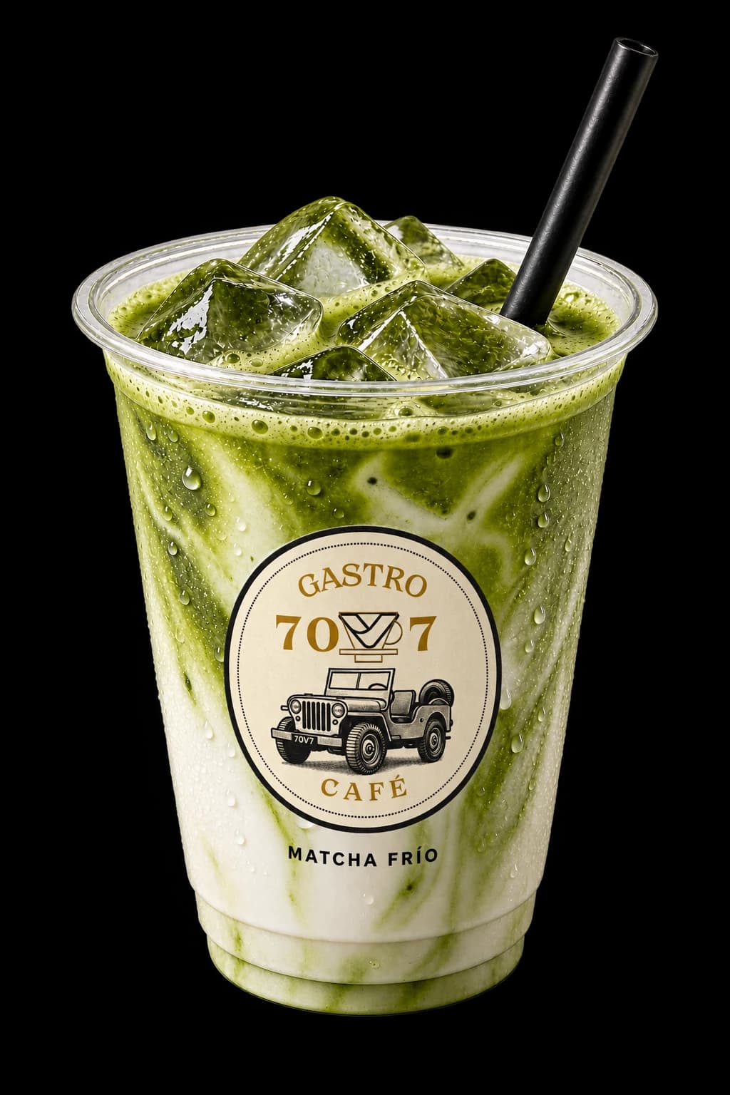 Un matcha frío con hielo y pitillo en vaso de Gastro 70V7